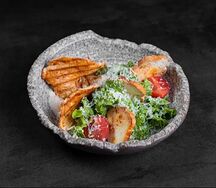 Салат Цезарь с курицей