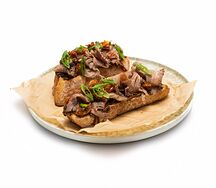 Бутерброд с ростбифом и грибным кетчупом