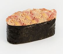 Острый гункан с тунцом