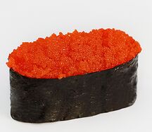 Гункан с икрой мойвы