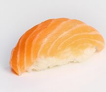 Суши с лососем холодного копчения