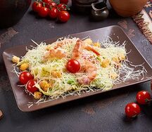 Салат Цезарь с креветками