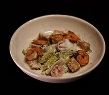 Салат цезарь с креветкой