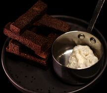 Чесночные гренки с сливочным соусом