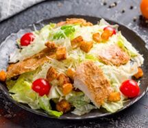 Салат Цезарь с курицей