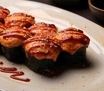 Запеченный ролл с креветками 