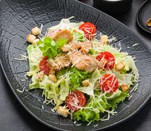Салат Цезарь с курицей
