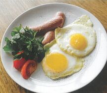 Яйцо с сосиской