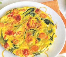 Омлет с помидором