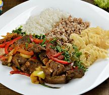 Гуляш с гарниром