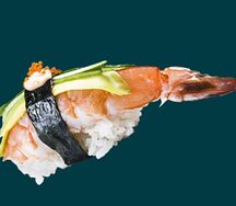 Суши с креветкой и авокадо