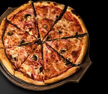 Пицца с ветчиной и грибами