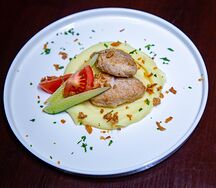 Куриные котлеты с картофельным пюре