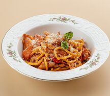 Паста с томатным соусом и пепперони