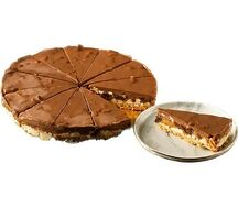 Торт шоколадно-ореховый с солёной карамелью