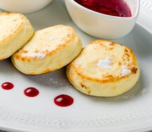 Сырники домашние 3шт с ягодным соусом