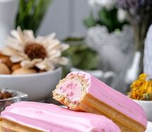 Эклер малиновый