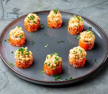 Ролл Сакура с креветкой и кальмаром