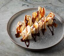 Бананово-ореховый ролл с карамелью и шоколадом