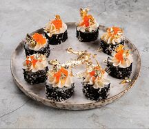 Ролл Тобирама с камчатским крабом и красной икрой