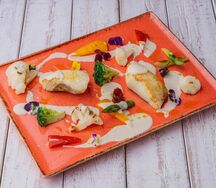 Палтус с цветной капустой и крабовым соусом