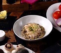 Куриная грудка с грибным ризотто и трюфельным маслом