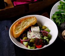 Greek салат с бочковой брынзой
