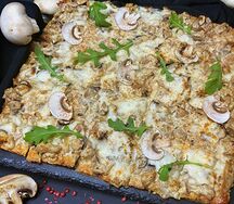 Мяспицца Курочка в грибном жюльене