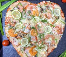 МясПицца-сердце Том ям с сёмгой и лангустинами