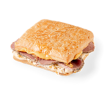 Слоеный сэндвич с пастрами из говядины и чеддером