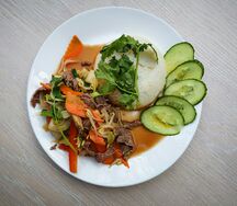 Рис с говядиной Com Xao Bo