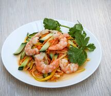 Салат из свежего манго с креветками Salad Xoai Tom