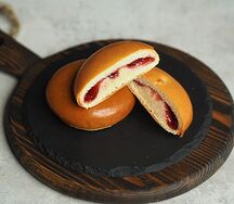 Пирожок с вишней
