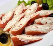 Рулетики с красной икрой