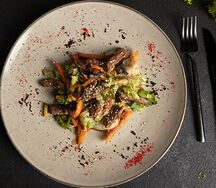 Салат с говядиной по-карельски