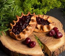Калитка с вишней