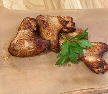 Куриные крылья с соусом
