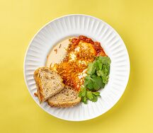 Шакшука из томатов, томатного соуса и тахины