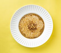 Каша овсяная, миндальное молоко, орехи