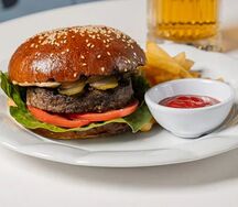 Бургер с картофелем фри