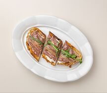 С анчоусами и паштетом из оливок