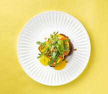 Яйцо пашот с голландским соусом и слабосолёной неркой