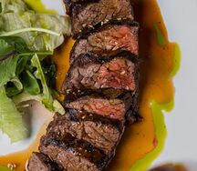 Стейк Мачете с соусом из можжевельника