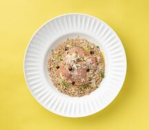 Каша зелёная гречка, яйцо пашот, сливки, ростбиф