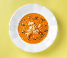 Томатный суп со сливками и креветками