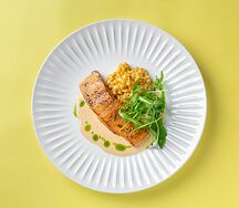 Филе кеты с птитимом и соусом пепе верде