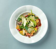 Из трёх видов томатов с креветками