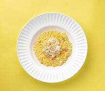 Каша птитим, креветки, сливки, шпинат, вяленые томаты