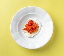 Печёный перец с кремом из козьего сыра