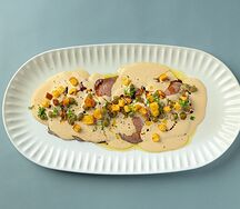 Вителло тоннато с каперсами и гренками